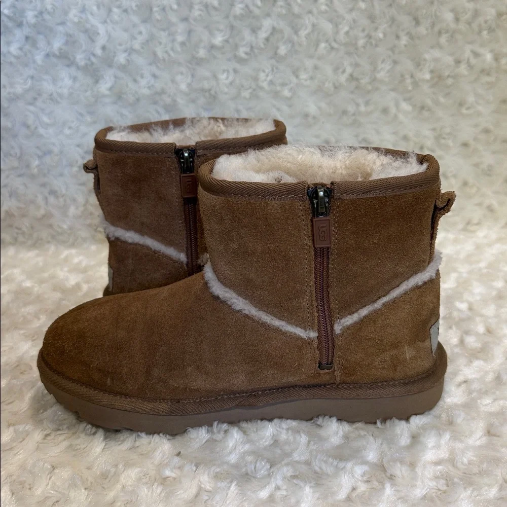 UGG tang short boots with zipper for big girl size 4